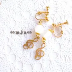 音符　ト音記号 キャッツアイビーズ　クリア　イヤリング　No.256