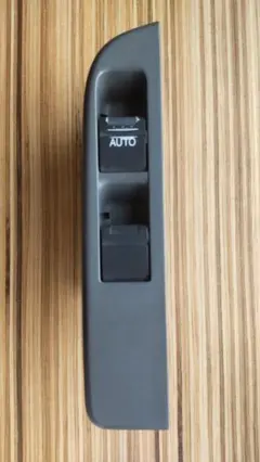 いすゞ　エルフ　パワーウィンドウスイッチ　運転席側　２ボタン　６ピン（コネクタ）のサムネイル