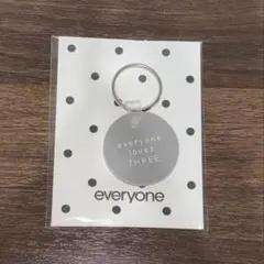 限定 everyone loves THREE keychain エブリワン