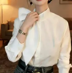 リボン付きホワイト長袖シャツ M