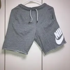 メンズ　NIKE グレー ショートパンツ