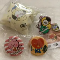 BTS bt21くら寿司 ビッくらポン キーホルダー　缶バッチ　4点セット