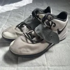 【美品】NIKE KYRIE FLYTRAP III EP CD0191-103