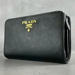 【極美品】プラダ 折り財布 三角 ヴィッテロムーブ サフィアーノ レザー 黒
