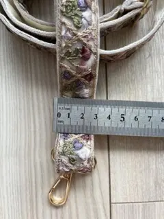 【ハンドメイド刺繍リボンのスマホショルダーストラップ