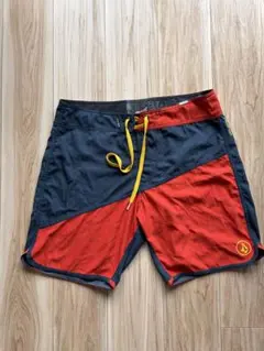 Volcom ネイビー/レッド サーフショーツ 34