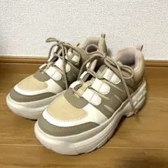 スニーカー　M