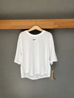 新品未使用NIKE kidsワン ルーズT ショート丈 FZ5602-100