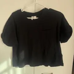 黒の半袖クロップドTシャツ