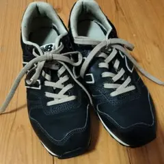 ニューバランス　22.5　合皮　ブラック