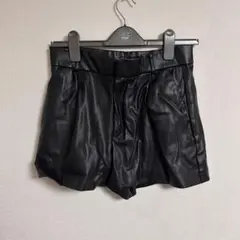 【美品】ZARA フェイクレザーショートパンツ