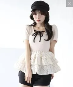 NICE CLAUP リボン付き裾フリルペプラムトップスのサムネイル