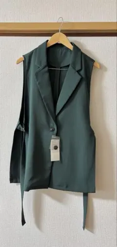 【新品、未使用】ジレのサムネイル