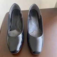 黒いパンプス 中ヒール