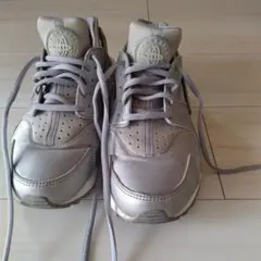 ナイキ　エアハラチ　シルバーグレー スニーカー