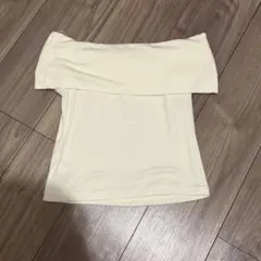 GU オフショルダー 半袖カットソー ホワイト