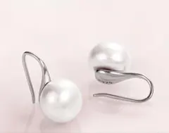 新品❣️ピアス シルバー 小ぶり パール 軽量 フック 装着楽 簡単