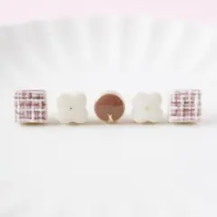 ピンク　ツイード　プレゼント　チェック　小さい　イヤリング　タイル　大人