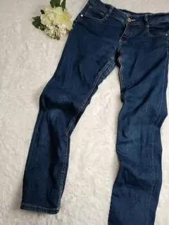 Item thumbnail for item 35093b3d-2ad2-4d36-a40f-11277df8e29a