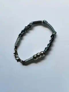 【現品限り】 パラコード ハンドストラップ メタリックビーズ 黒×グレー