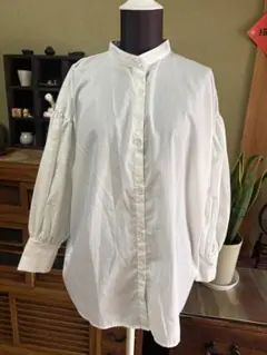 ホワイト スタンドカラー バルーンスリーブ シャツ