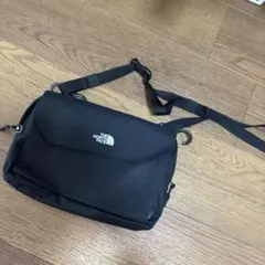 THE NORTH FACE ブラックショルダーバッグ