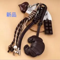 新品　じゃらじゃらキーホルダー　レザー クロワッサン型キーホルダー　韓国風