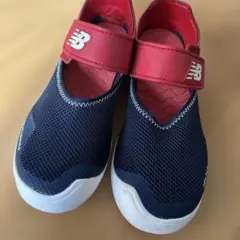 美品　ニューバランス　サンダル　21.5センチ