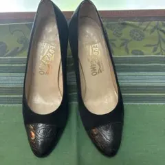 Ferragamo 黒 スエード ハイヒールのサムネイル