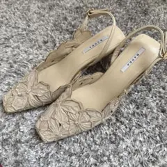 RANDA フラワーカットストラップパンプス　アイボリー　Mサイズ