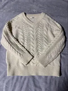 アイボリー ケーブルニット Vネック