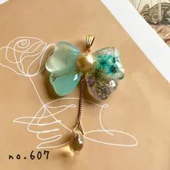 ペンダントトップ〈グリーンリボン〉no.607