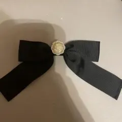 黒リボン パール風ブローチ