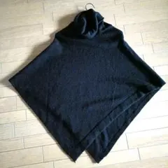 ブラック　ニット　RUMSEE 　黒　 ポンチョ　ハイネック　ケープ　アウター
