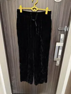 ZARA ベルベット 黒 ストレートパンツ