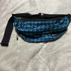Nike ボディバッグ 幾何学模様 青・黒
