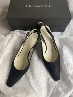 BRUNOMAGLI スリングバックパンプス ブラック 36のサムネイル