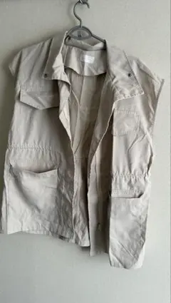 ベージュ ノースリーブ ベスト ポケット付き