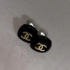 ブラックピアス　ヴィンテージボタン　シャネル　美品