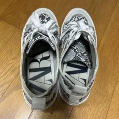ZARA パイソン柄 スニーカー