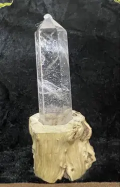【天然ヒマラヤ水晶ポイント／専用台座付き】水晶タワー虹あり　浄化