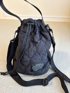 GU×UNDERCOVERキルティング黒サコッシュ 巾着 ショルダーバッグ