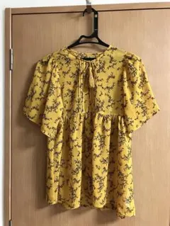 AZUL by moussy 花柄ブラウス フレア袖 タッセル付き　【S】