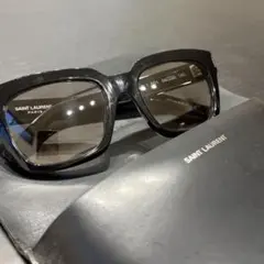 美品 SAINT LAURENT サングラス 眼鏡 ブラック ケース付きのサムネイル