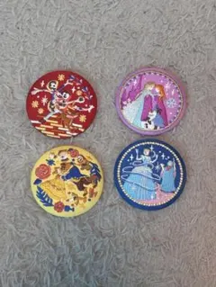 ディズニーキャラクター刺繍ピンバッジ4個セット