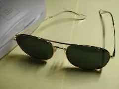 Ray-Ban オーバルサングラス グリーンレンズ