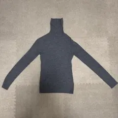 UNIQLO ダークグレー タートルネック ニット