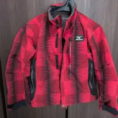 Mizuno　スノーウェア　 赤いジャケットと黒いパンツセット　120