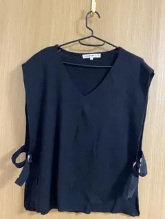 黒 Vネック ニットベスト サイドリボン付き