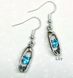 新品✨ 楕円形 青 ラインストーン ピアス エレガント ヴィンテージ 水色